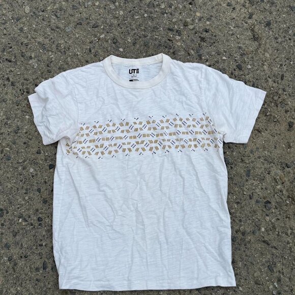 Uniqlo Tops - Uniqlo Graphic Tee Size Small